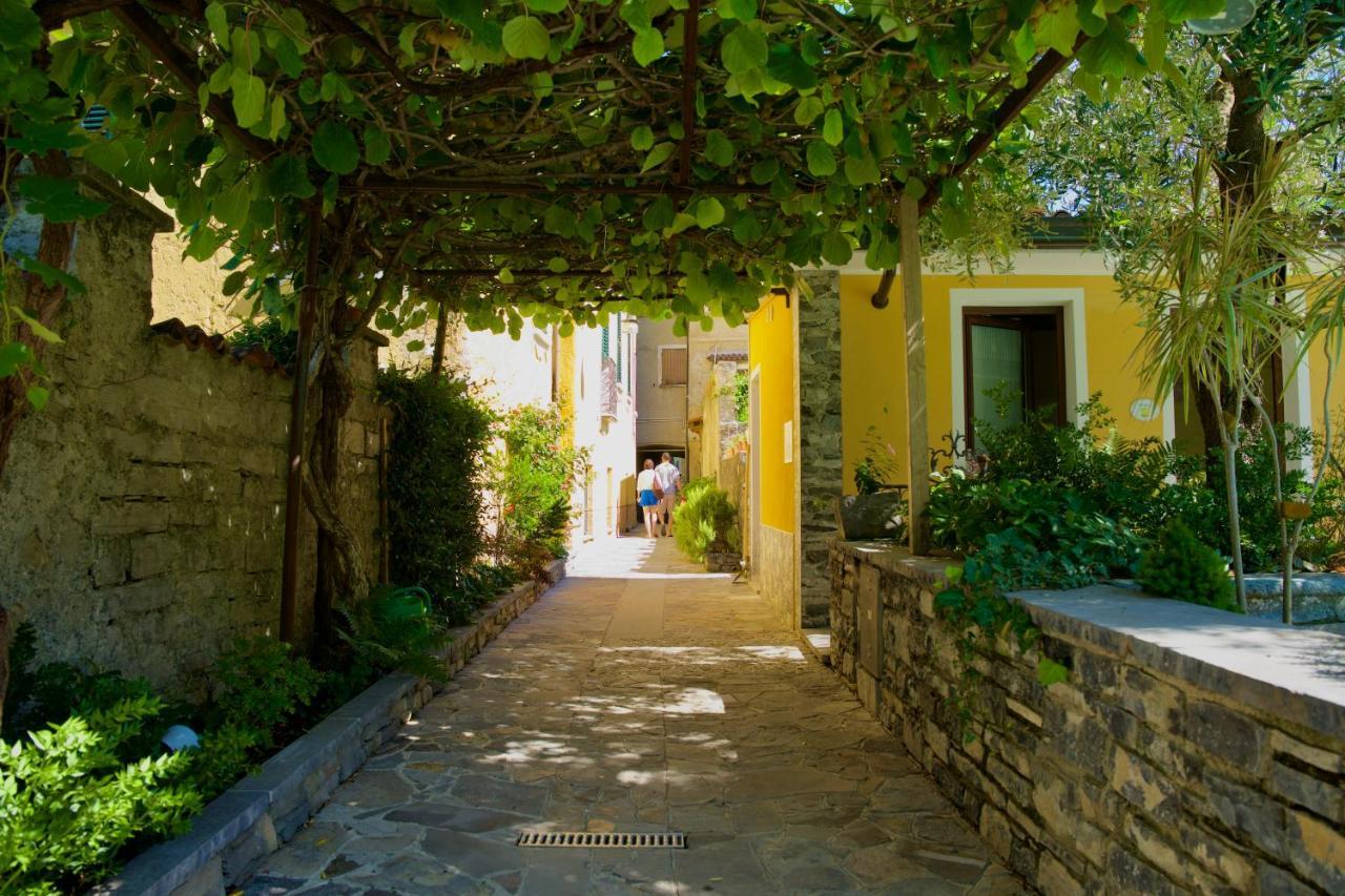 Hotel Diffuso Il Portichetto Vezio Perledo Exterior foto